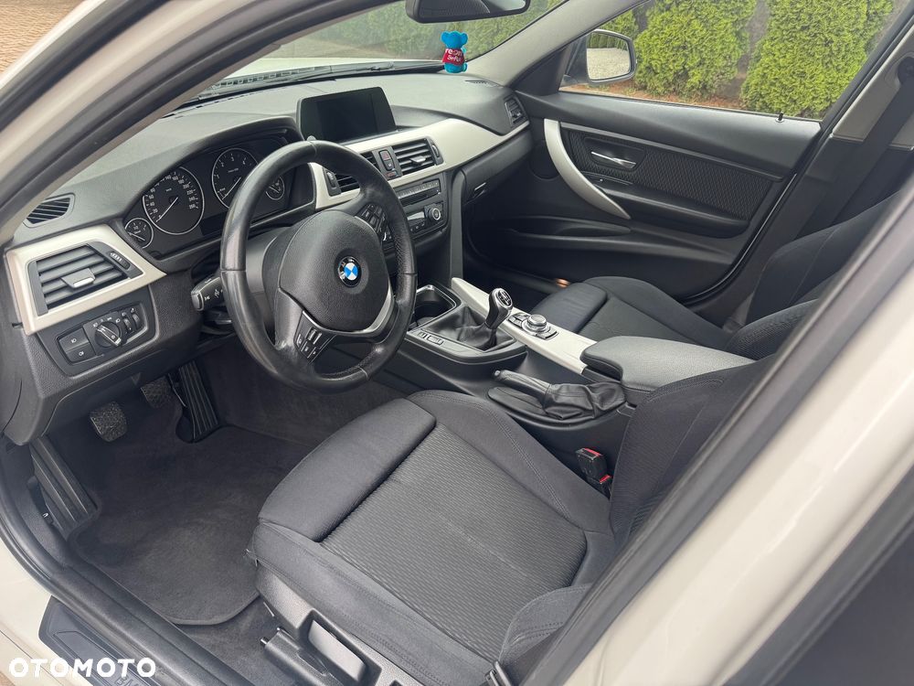BMW Seria 3 318d EU6 - 7