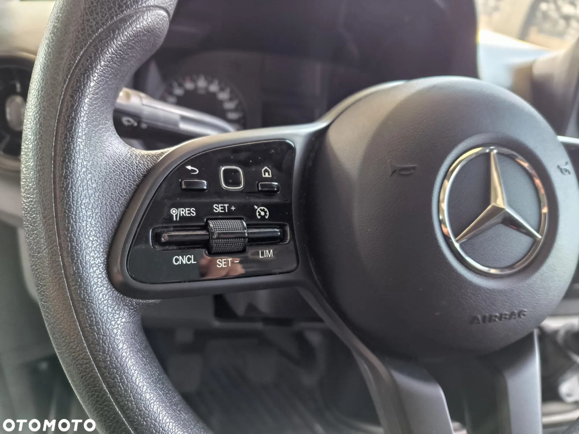 Mercedes-Benz Sprinter - 13