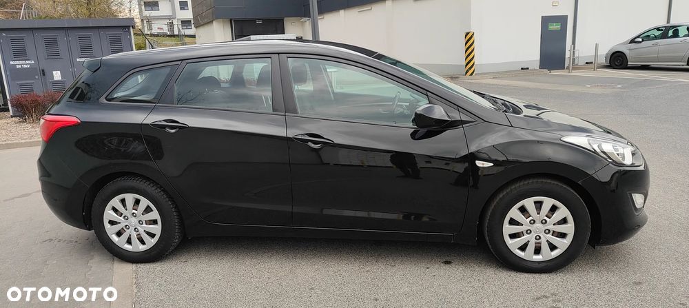 Hyundai i30 blue Kombi 1.4 Style - 10