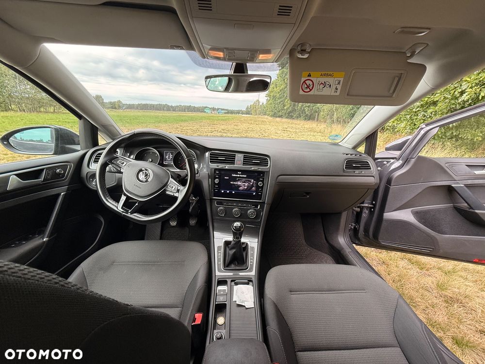 Volkswagen Golf - 8