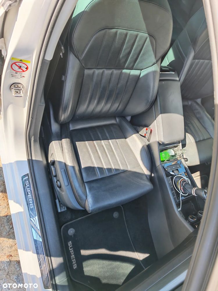 Skoda Superb 2.0 TDI Ambition DSG - 20