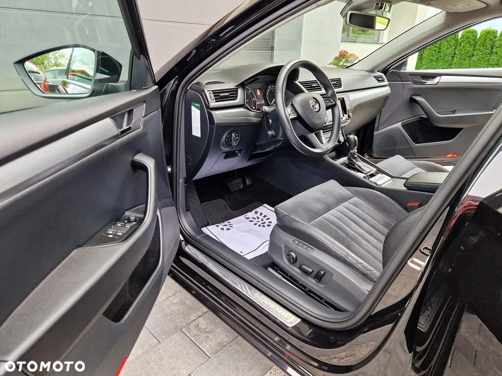 Skoda Superb Combi 2.0 TDI DSG Premium Edition - 16