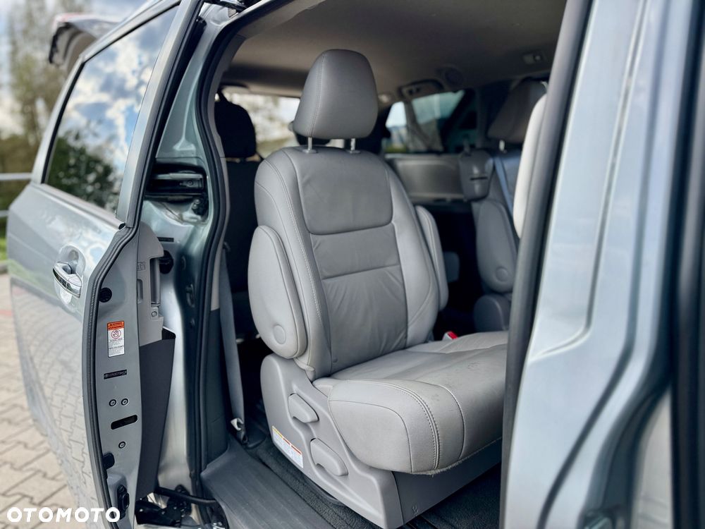 Toyota Sienna 3.5 V6 - 7