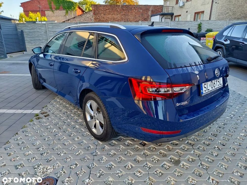 Skoda Superb 2.0 TDI Premium Edition - 4