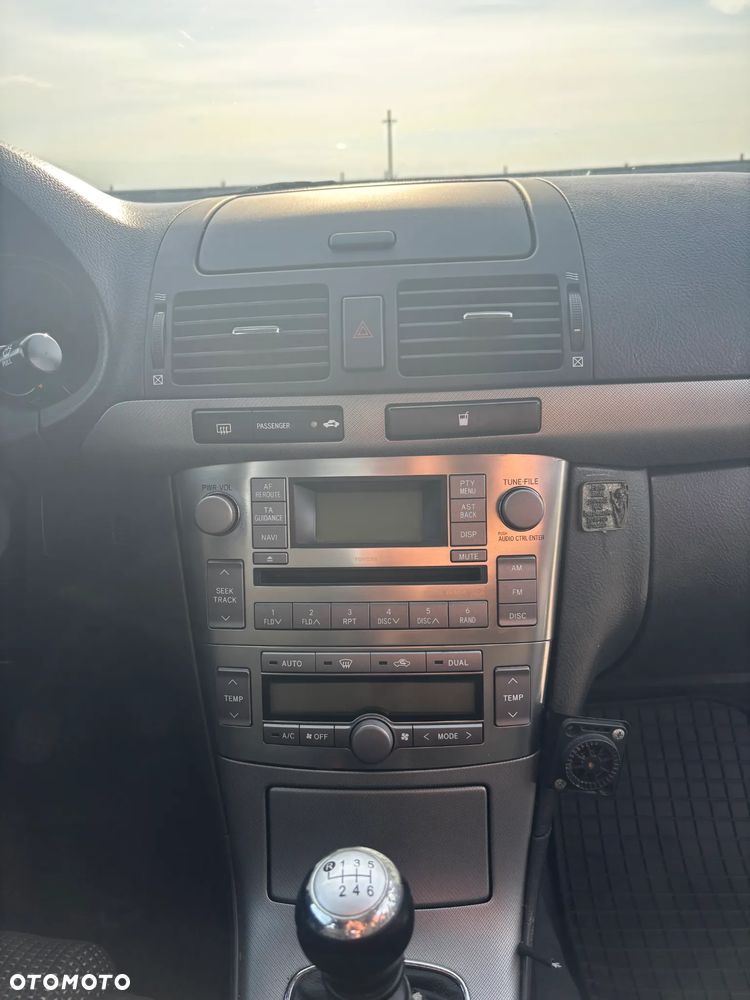 Toyota Avensis 2.0 D-4D - 6