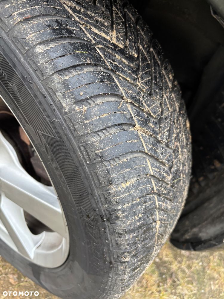 Toyota Avensis 2.2 D-4D Sol - 14