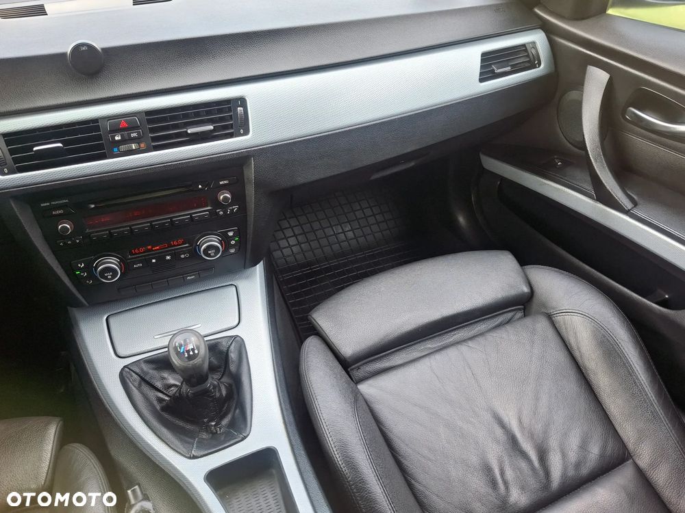 BMW Seria 3 318d DPF Edition Sport - 15