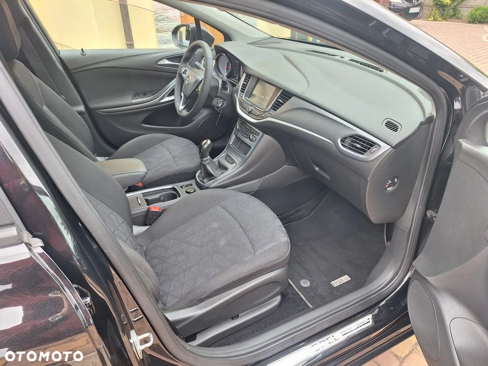 Opel Astra 1.4 Turbo 120 Jahre - 9