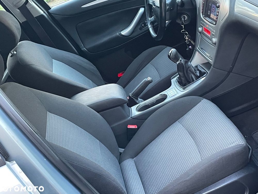 Ford Mondeo 2.0 FF Ghia - 18