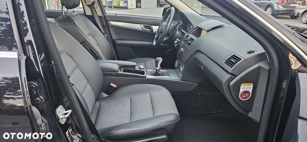 Mercedes-Benz Klasa C 180 BlueEFFICIENCY Avantgarde - 28