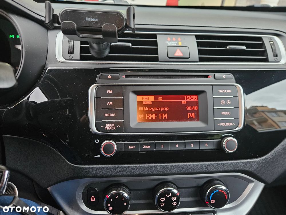 Kia Rio 1.4 L - 7