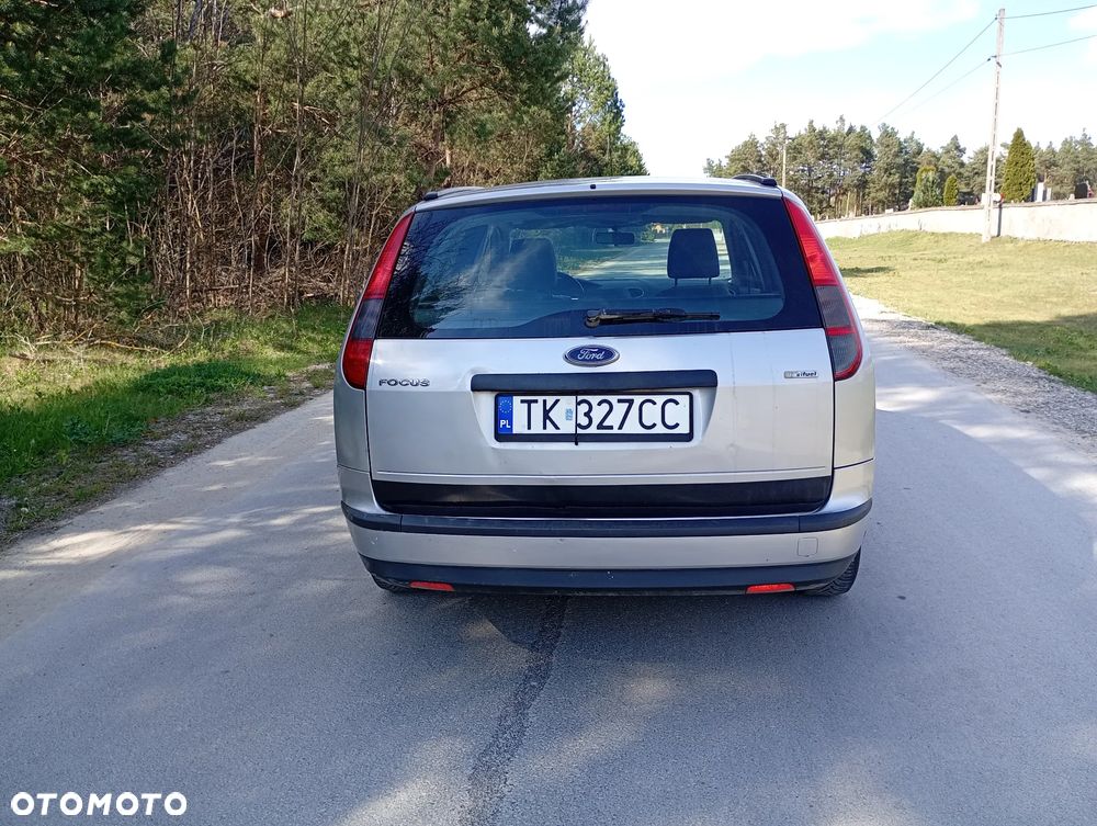 Ford Focus 2.0 Ghia - 14