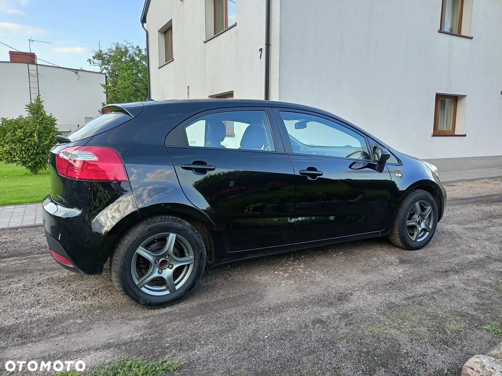 Kia Rio - 5