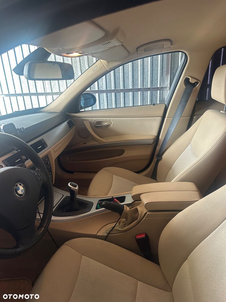 BMW Seria 3 318i - 8