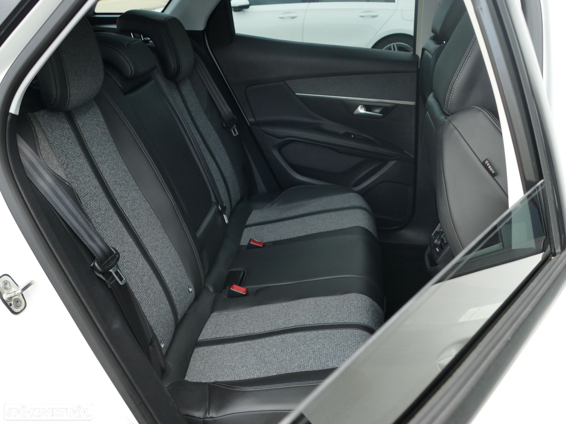 Peugeot 3008 2.0 BlueHDi Allure - 31