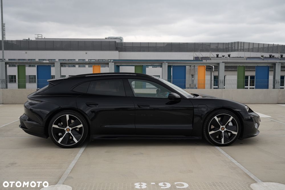 Porsche Taycan Turbo - 13