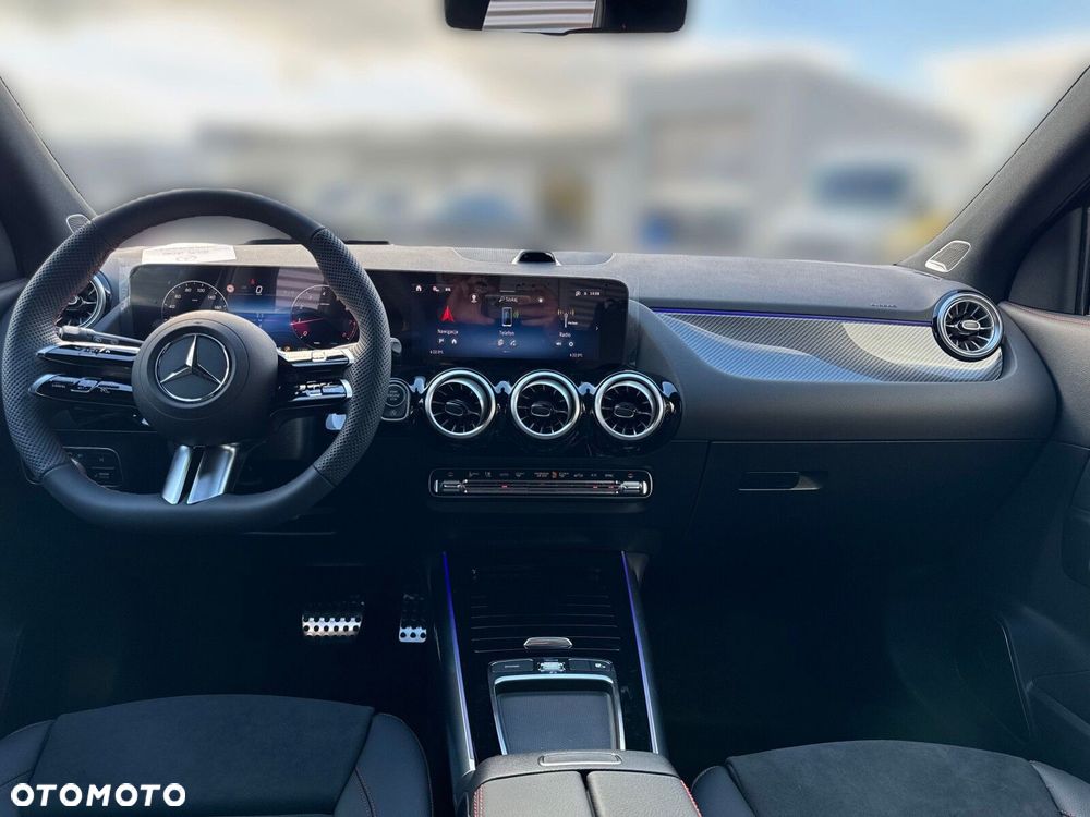 Mercedes-Benz GLA - 12