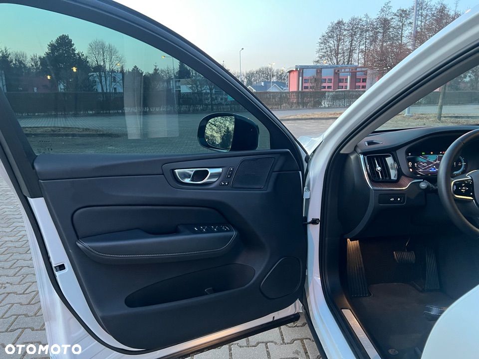 Volvo XC 60 T8 AWD Recharge Ultimate Dark - 11