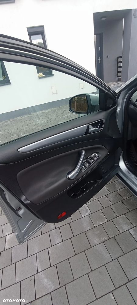 Ford Mondeo 2.0 Trend - 16