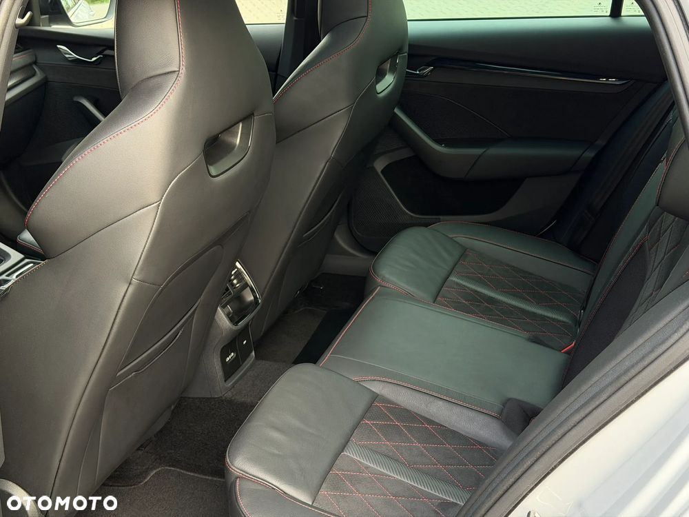 Skoda Octavia 2.0 TDI DSG 4x4 RS Plus - 35