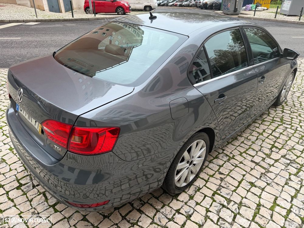 VW Jetta 1.6 TDi Confortline - 5