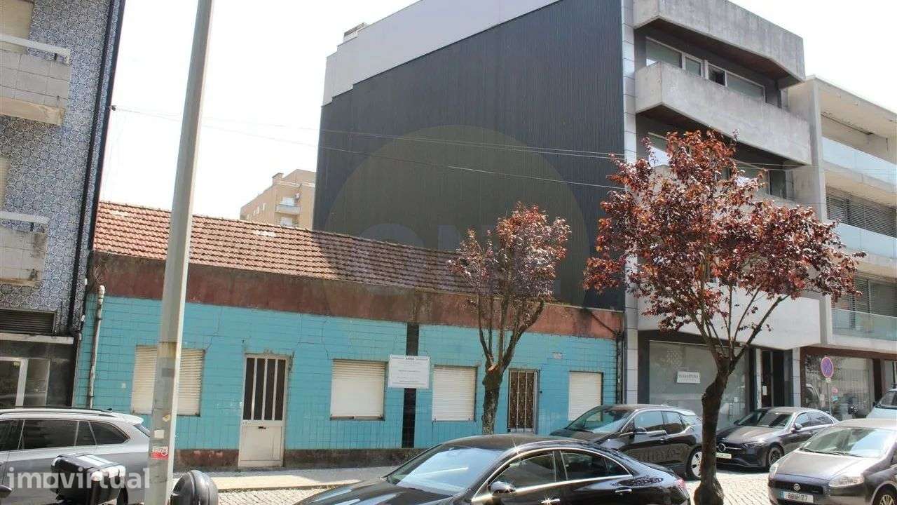 Edifício devoluto com projeto aprovado para a construção de 9 frações - Grande imagem: 4/4