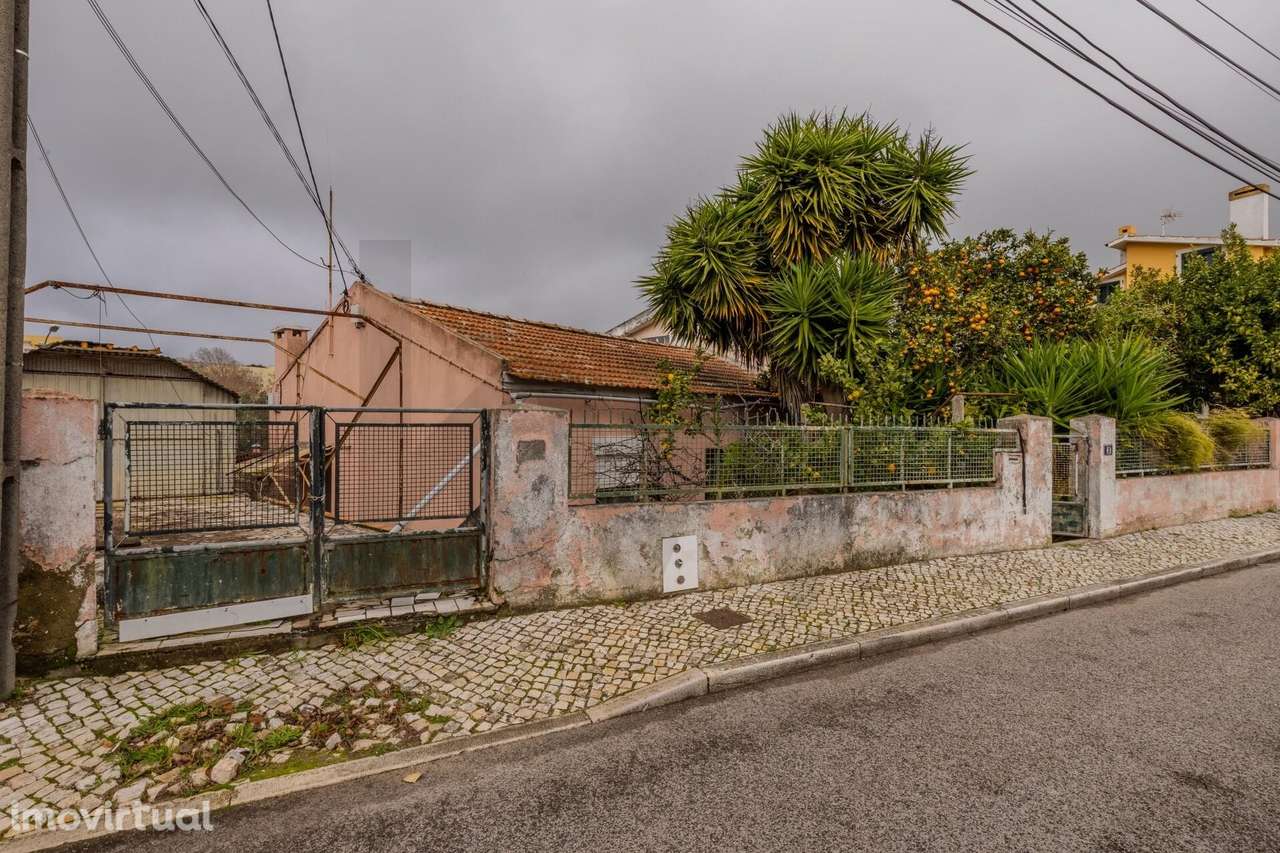 Moradia T2 para Remodelar em Lote de 405m2 em Queijas | Próximo do Est - Grande imagem: 3/27