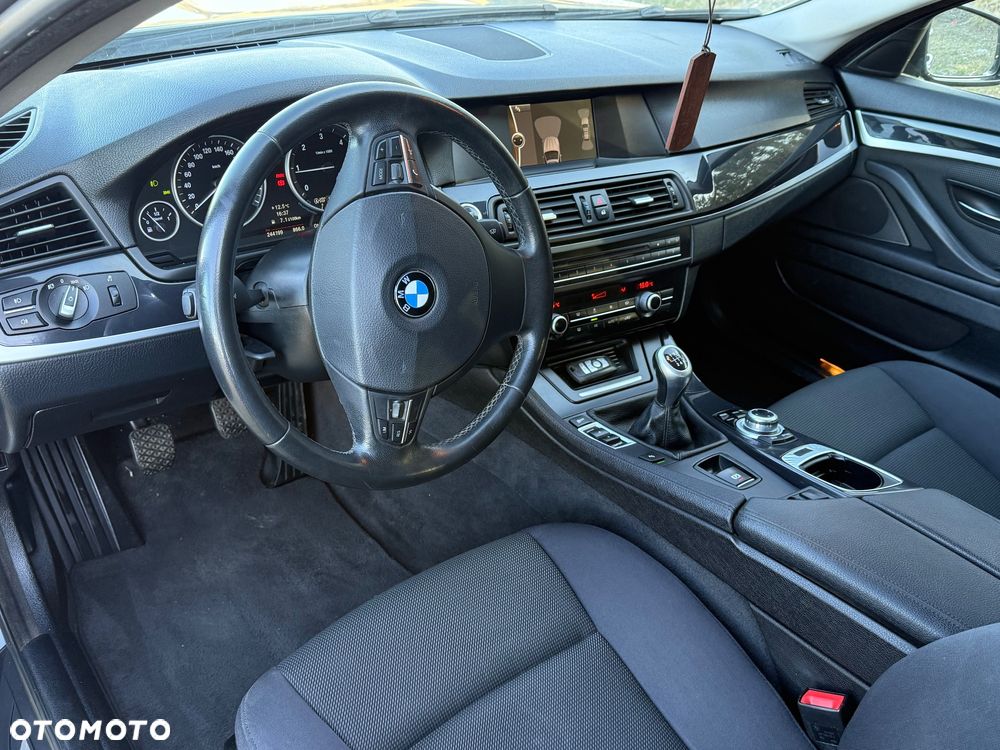 BMW Seria 5 520d Luxury Line - 8