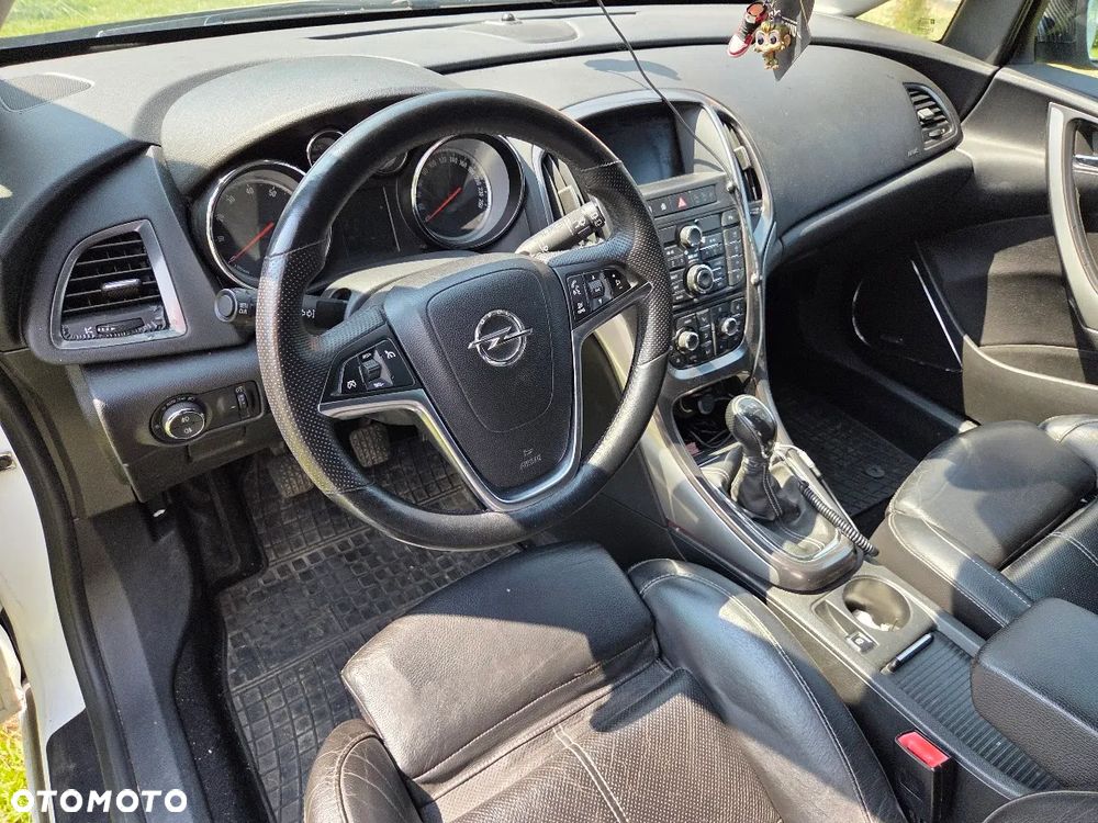 Opel Astra 1.6 Turbo Edition - 9