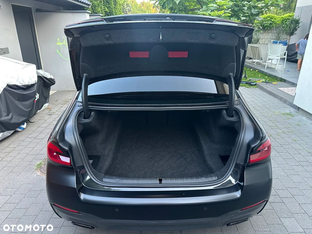 BMW Seria 5 520d xDrive MHEV - 14