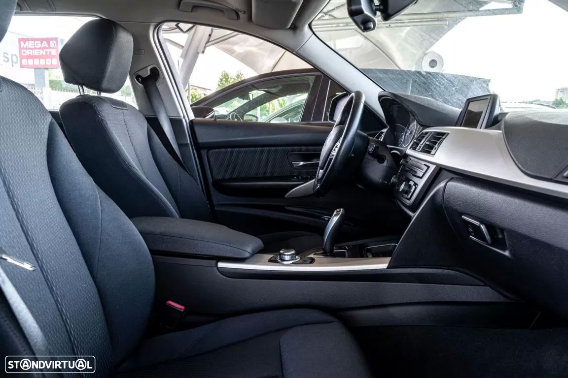 BMW 320 d Touring Auto - 13