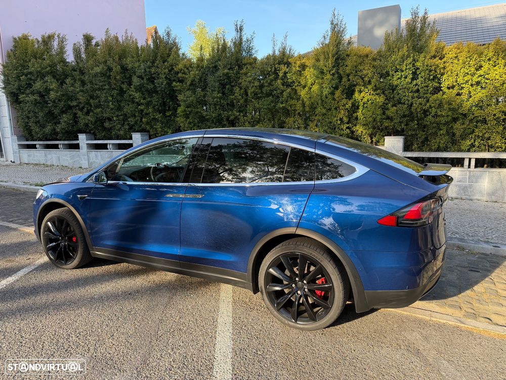 Tesla Model X - 2