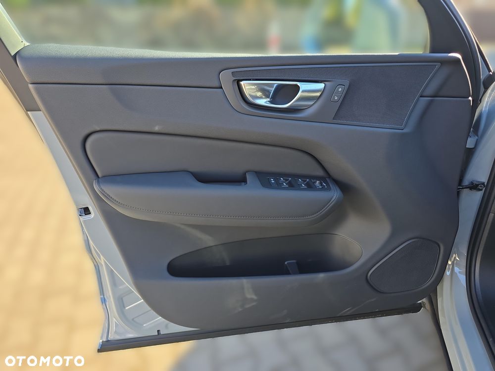 Volvo XC 60 B5 B AWD Core - 12