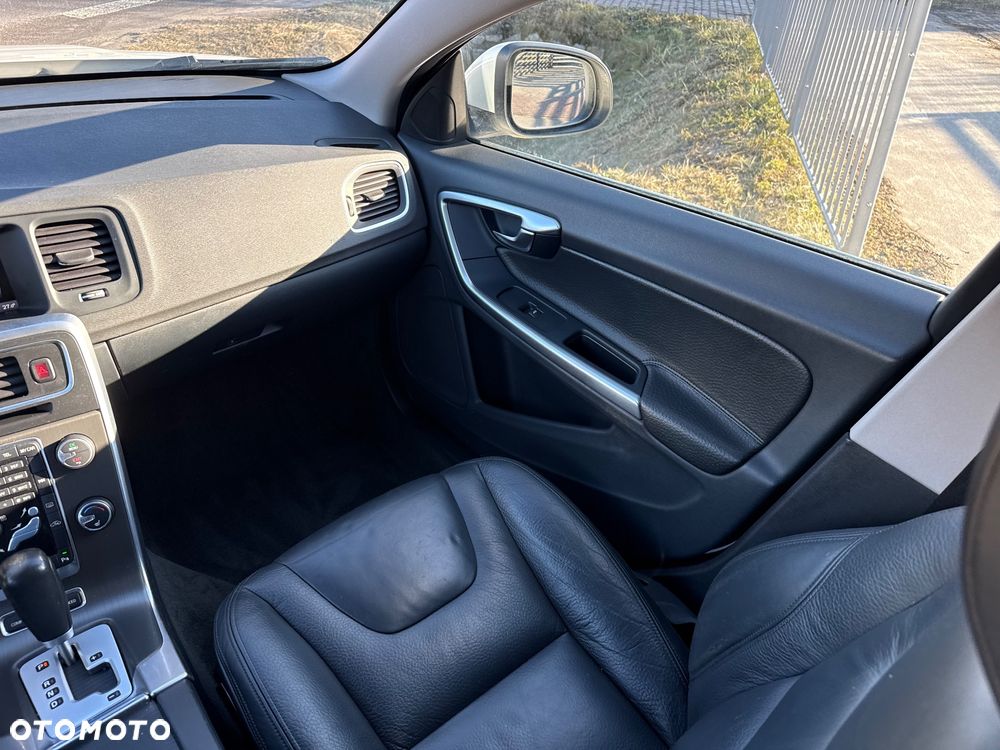 Volvo V60 T6 AWD Geartronic Summum - 28