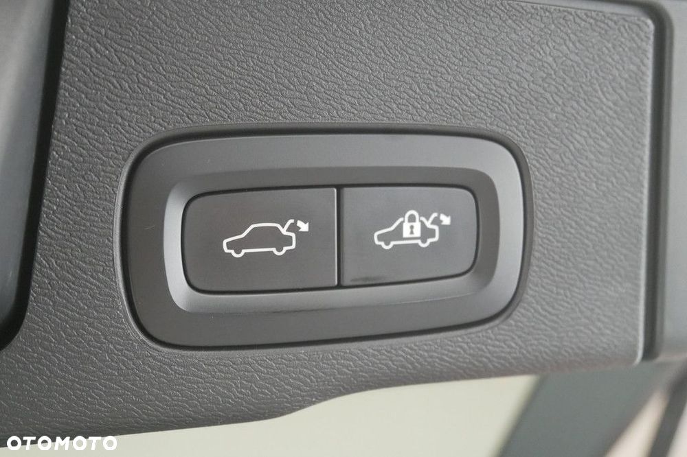 Volvo XC 60 B4 D AWD Plus Bright - 17