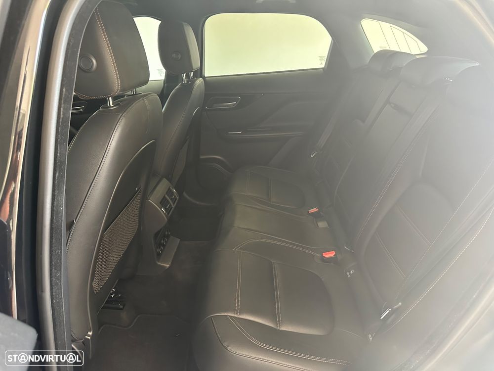 Jaguar F-Pace 2.0 i4D Chequered Flag AWD Aut. - 2