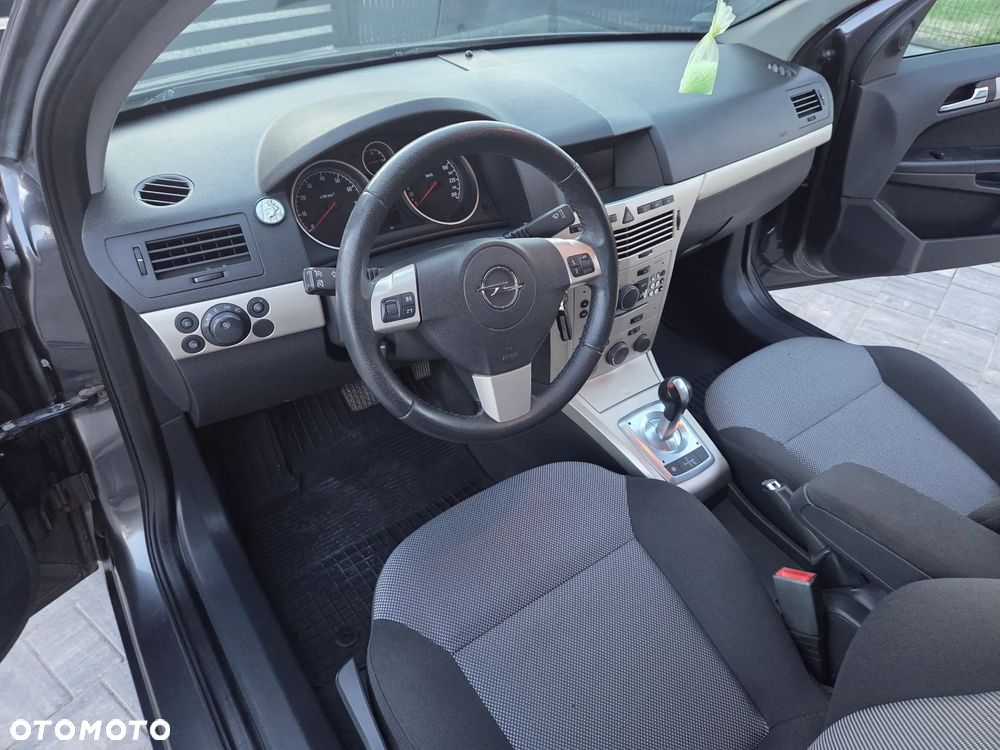 Opel Astra 1.6 Automatik Design Edition - 24
