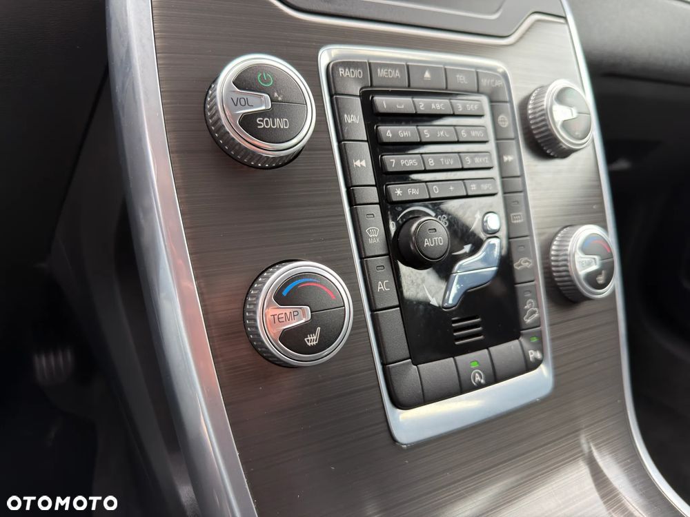 Volvo XC 70 ver-d4-drive--e-dynamic-momentum - 34