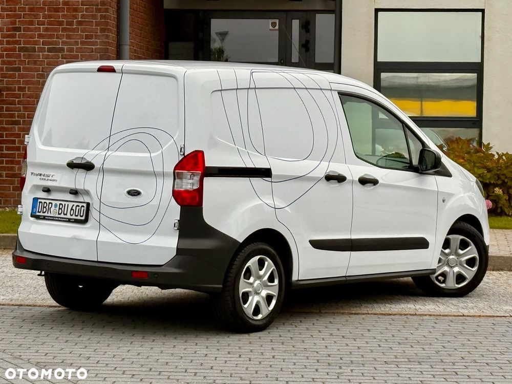 Ford Transit Courier - 13