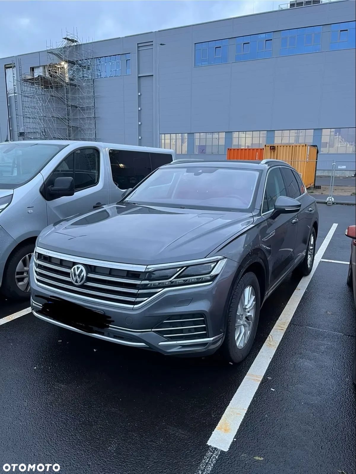 Volkswagen Touareg - 1
