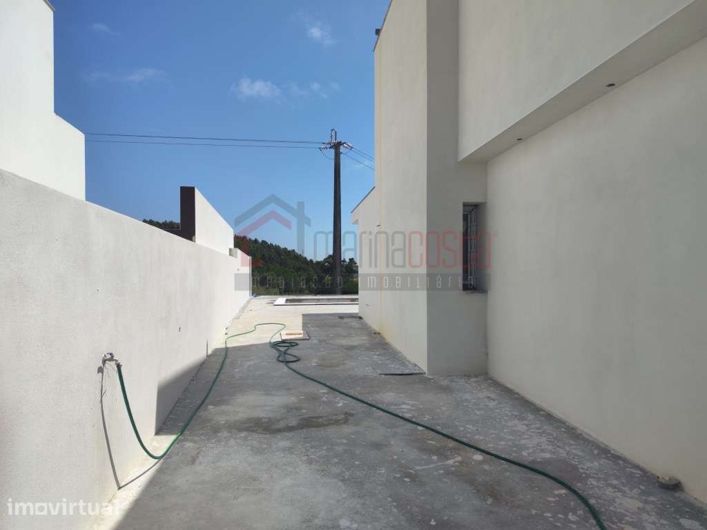 Moradia Independente T4 com Piscina - Grande imagem: 2/25