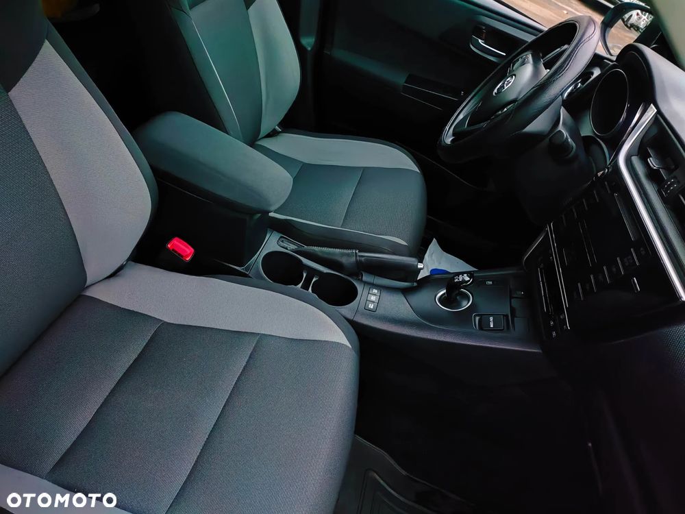 Toyota Auris Hybrid 135 Active - 12