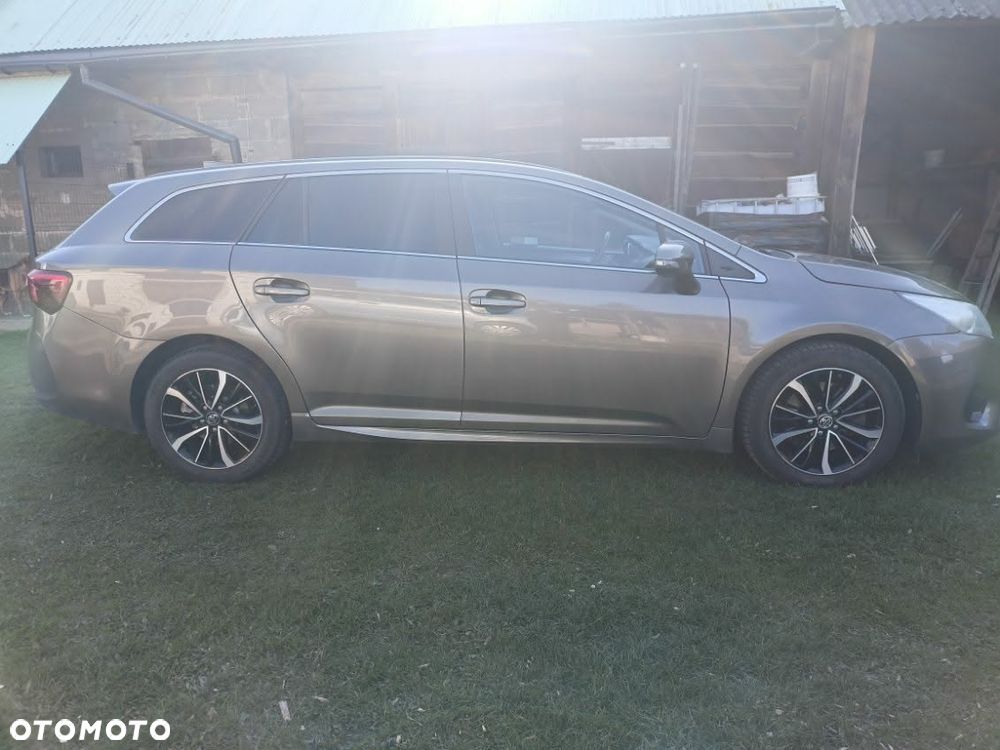Toyota Avensis 2.0 D-4D Premium - 3