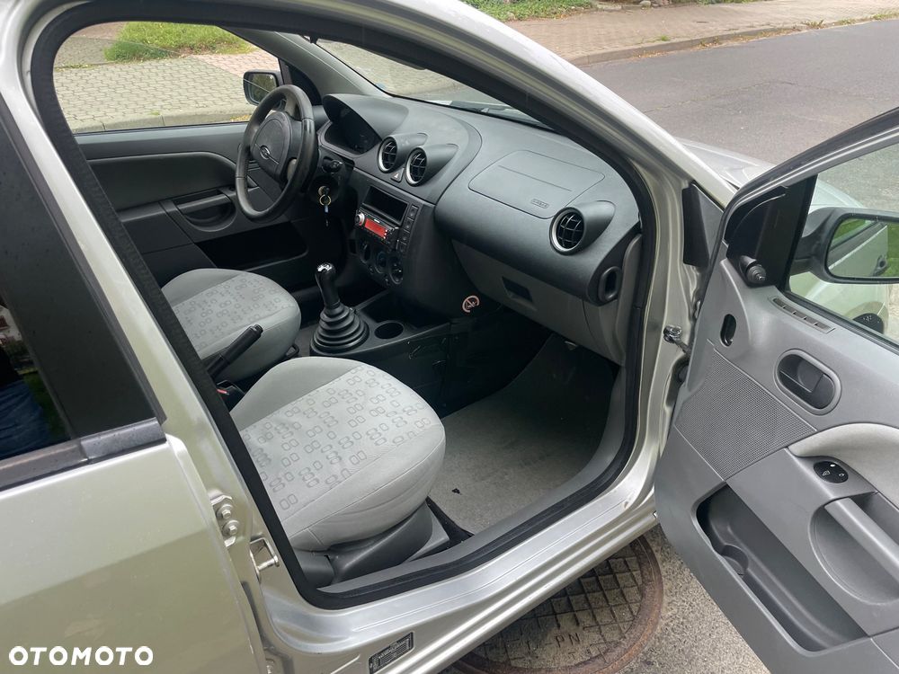 Ford Fiesta - 10