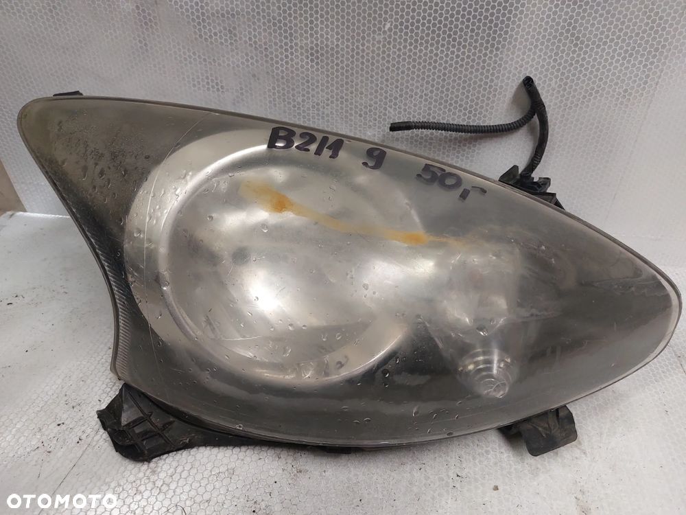 .  LAMPA PRZOD PRZEDNIA PRAWA TOYOTA AYGO 1 - 2