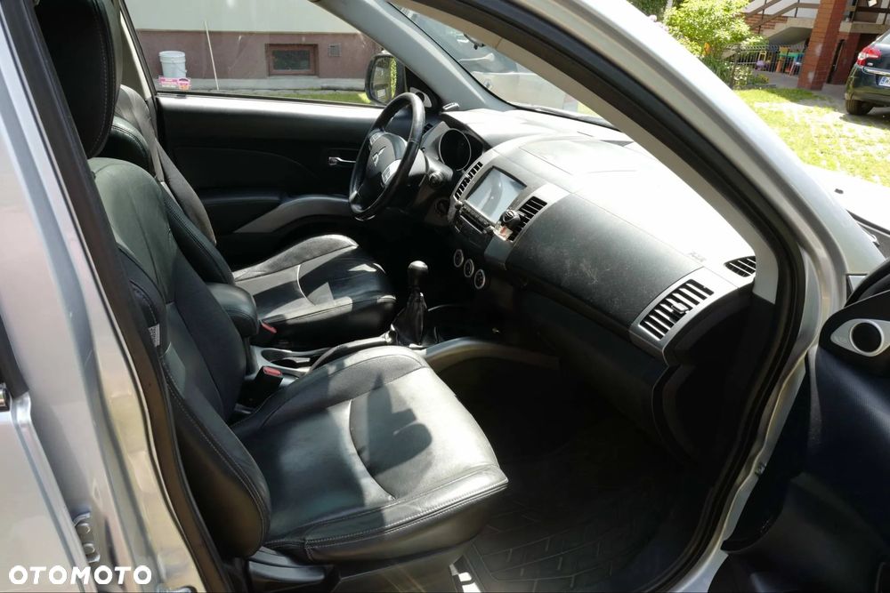 Mitsubishi Outlander - 5