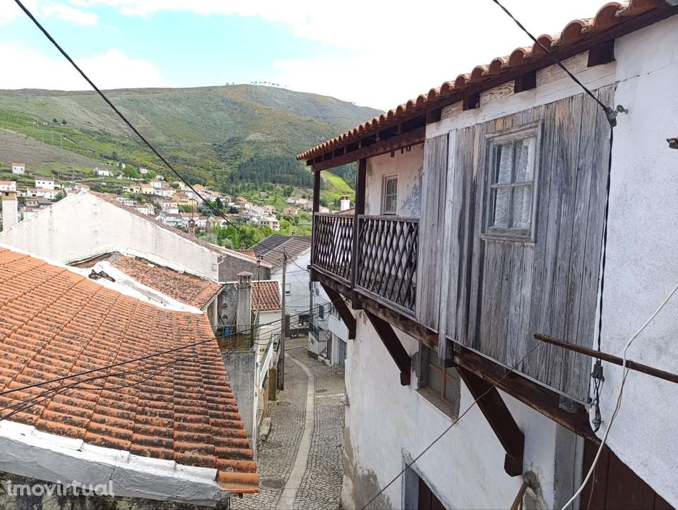 Casa para renovar em Aldeia na Serra da Estrela - Grande imagem: 2/48