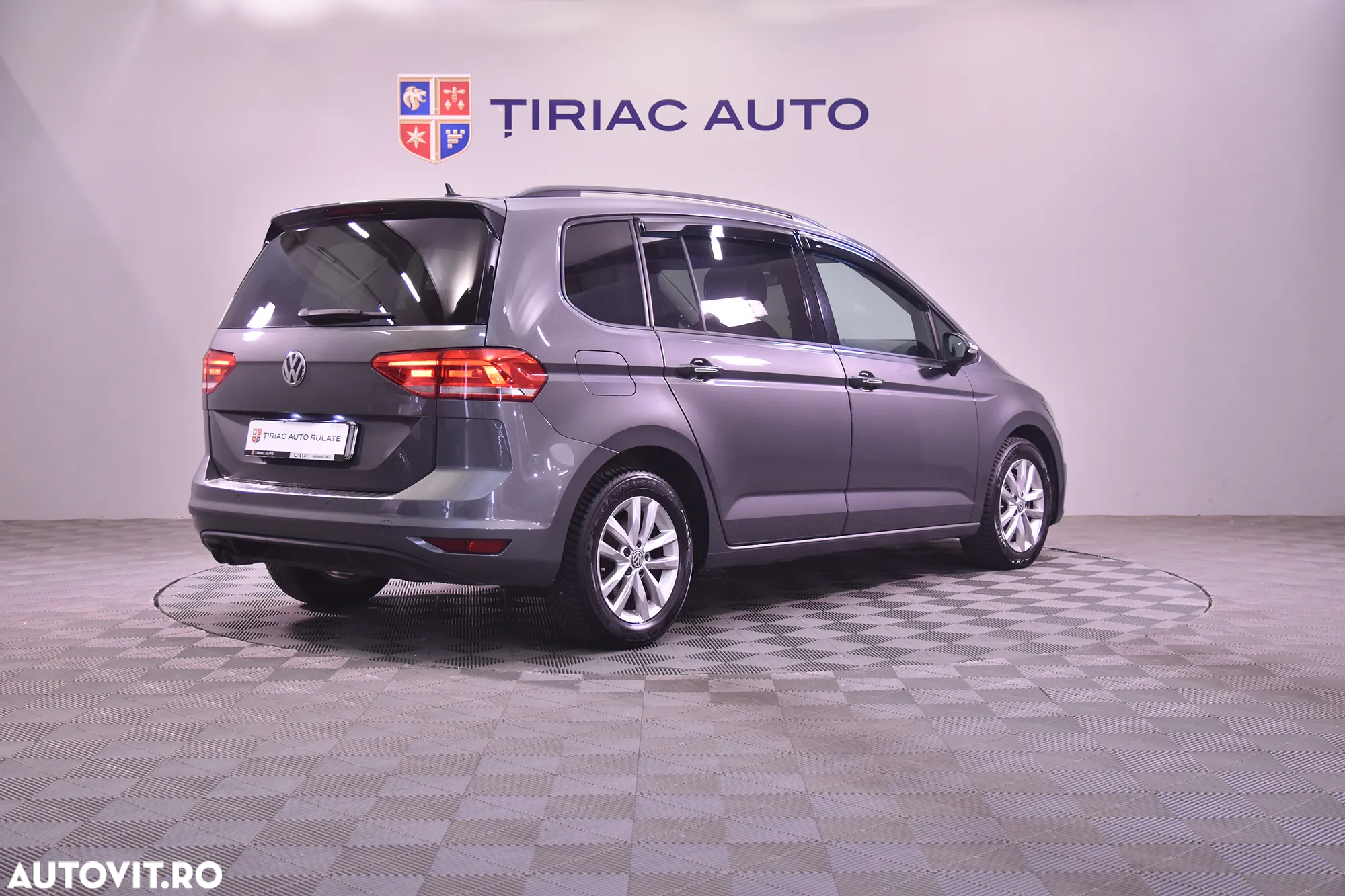 Volkswagen Touran - 5