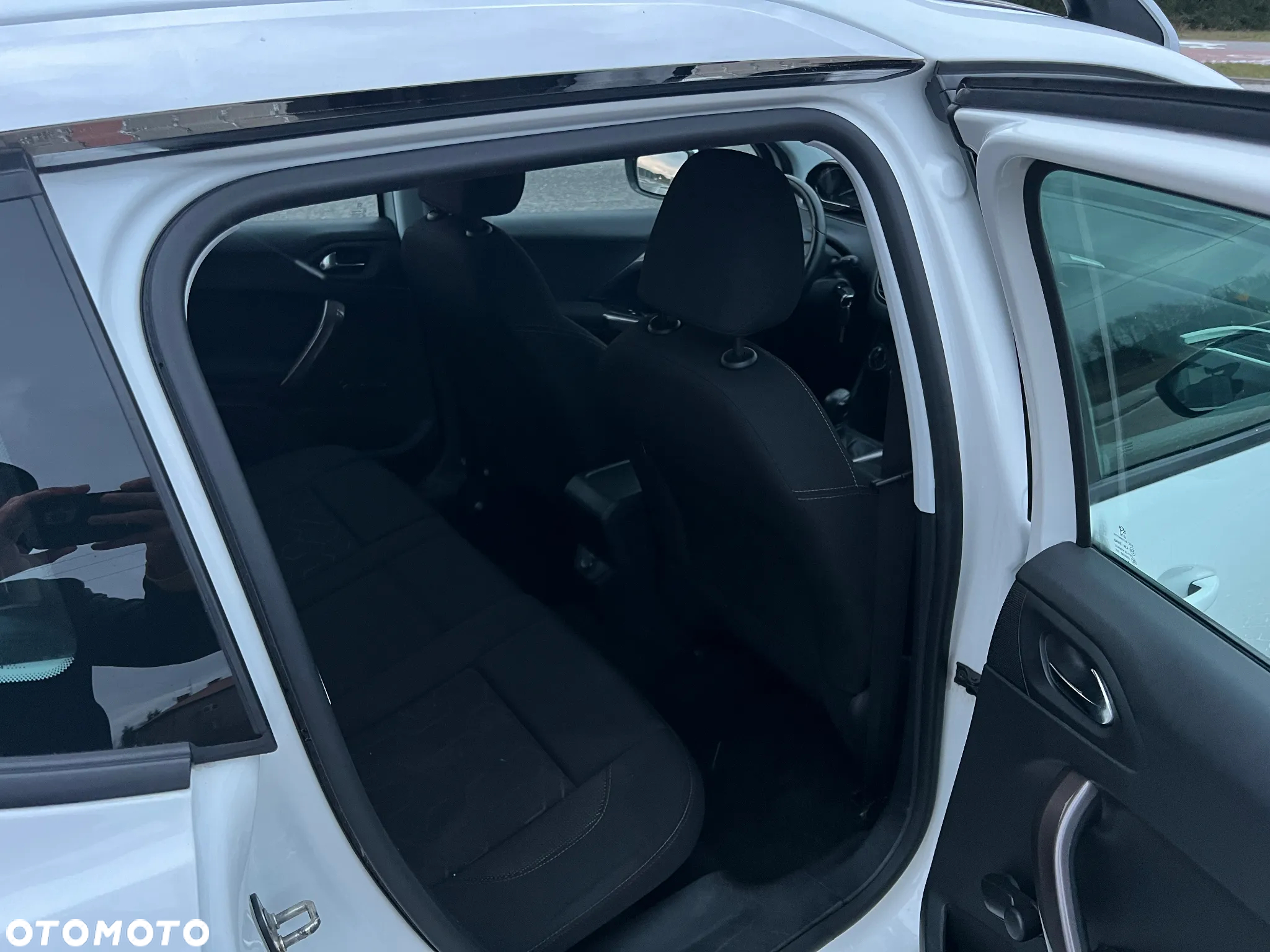Peugeot 2008 1.2 Pure Tech Allure S&S - 11