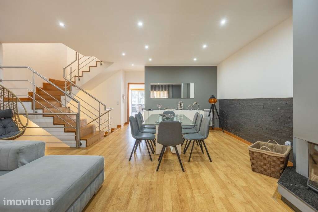 Moradia T4 com 2 Suites |Terraço| Salão na Cave | Condomínio Privado | - Grande imagem: 5/53